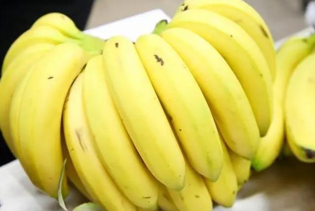 导读：香蕉含糖量的高低与新鲜度有关，但由于种类的不同，也会影响香蕉的糖分