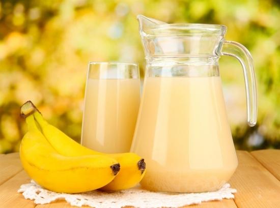 导读：香蕉牛奶是一种混合型的休闲食品，但各种人群对这种食物的安全性需求也是不一样的