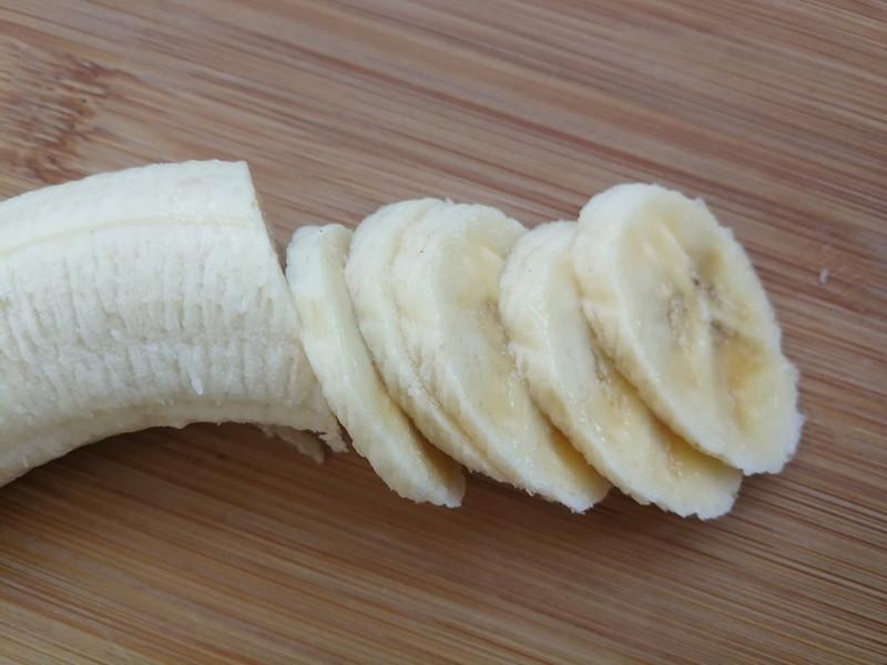 导读：要想制作香蕉片，必须准备好足够的香蕉